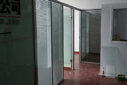 慈溪成品隔斷-衛(wèi)生間隔斷有哪些配件