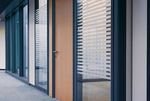 使用浙江玻璃隔斷的注意事項