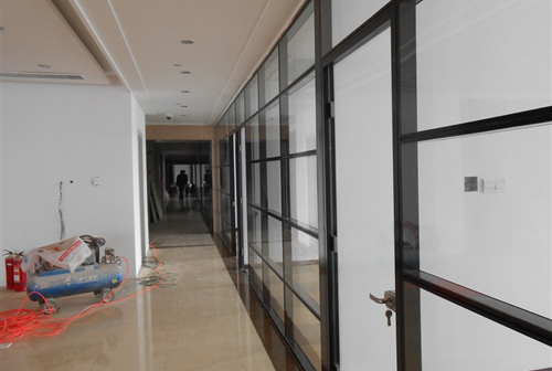 浙江玻璃隔斷-車間裝修隔斷，應(yīng)考慮的方面