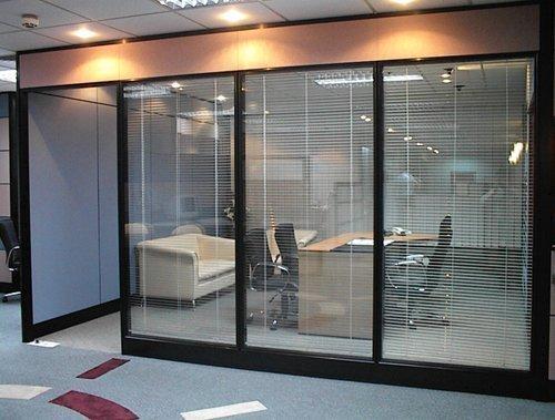 浙江玻璃隔斷——玻璃隔斷性能優(yōu)勢(shì)和特性